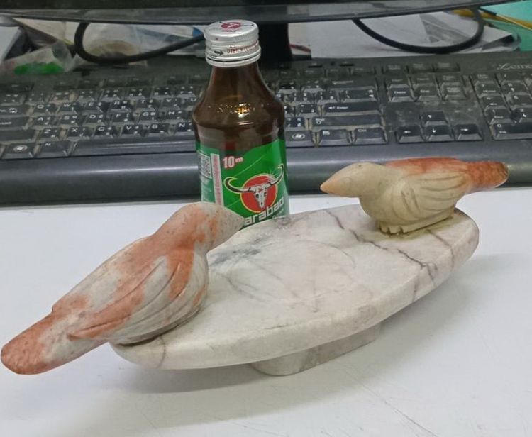 3029-นกสาริกาคู่เนื้อหินแกะ หลวงพ่อสนิท วัดลำบัวลอย ชิ้นใหญ่ มีน้ำหนัก ขนาดกว้างยาว 3.5x10.5 นิ้ว สูงรวมประมาณ 3 นิ้ว รูปที่ 9