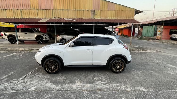Nissan Juke 2014 1.6 Invader Sedan เบนซิน ไม่ติดแก๊ส เกียร์อัตโนมัติ ขาว รูปที่ 4