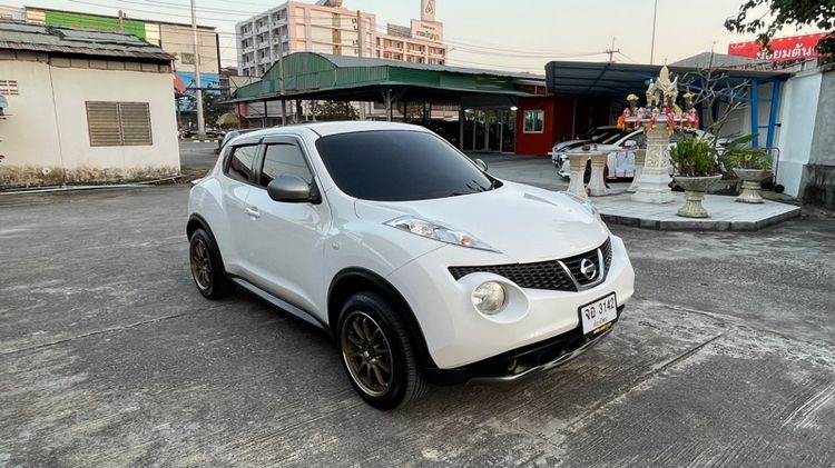 Nissan Juke 2014 1.6 Invader Sedan เบนซิน ไม่ติดแก๊ส เกียร์อัตโนมัติ ขาว รูปที่ 2