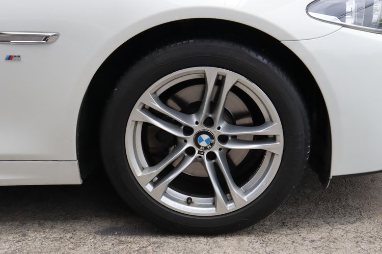 BMW Series 5 2016 525d Sedan ดีเซล ไม่ติดแก๊ส เกียร์อัตโนมัติ ขาว รูปที่ 3