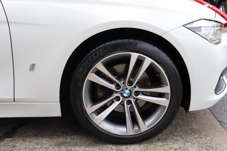 BMW Series 3 2018 330e Sedan ปลั๊กอินไฮบริด (PHEV) ไม่ติดแก๊ส เกียร์อัตโนมัติ ขาว รูปที่ 3