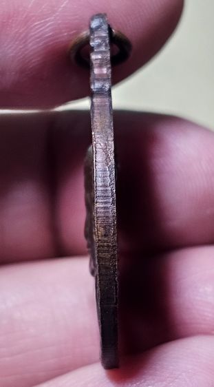 เหรียญหลวงปู่แหวน สุจิณโณ หลัง ภปร. รุ่นสร้างตึกพยาบาล ปี 2521 รูปที่ 5