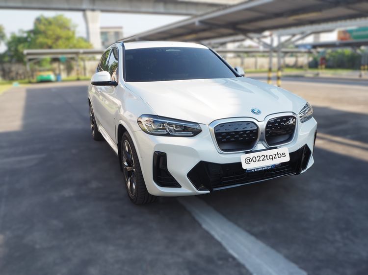 รถ BMW iX3 M Sport LCI สี ขาว
