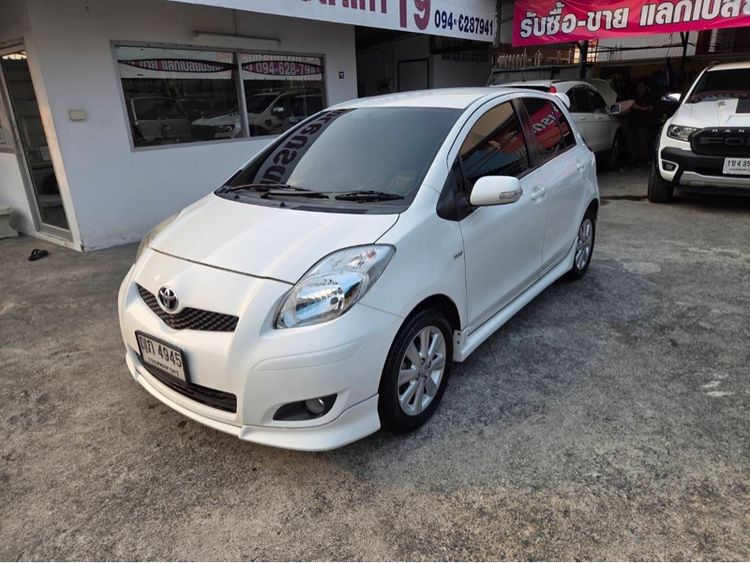 รถ Toyota Yaris 1.5 E สี ขาว