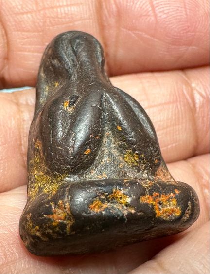 พระปิดตาเนื้อผงคลุกรัก เก่า ไม่ทราบที่ รูปที่ 8