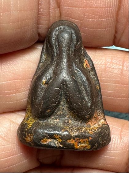 พระปิดตาเนื้อผงคลุกรัก เก่า ไม่ทราบที่