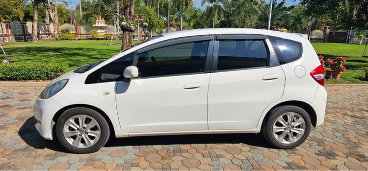 Honda Jazz 2012 1.5 V Utility-car เบนซิน ไม่ติดแก๊ส เกียร์อัตโนมัติ ขาว รูปที่ 2