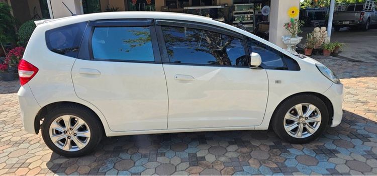 Honda Jazz 2012 1.5 V Utility-car เบนซิน ไม่ติดแก๊ส เกียร์อัตโนมัติ ขาว รูปที่ 4