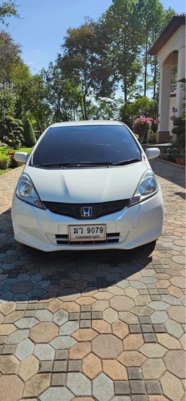 รถ Honda Jazz 1.5 V สี ขาว