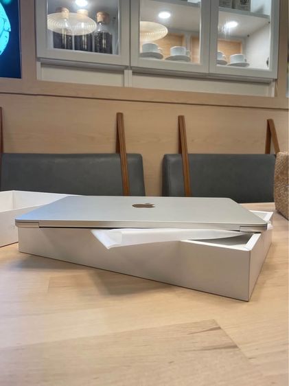 MacBook Air M2 13 inch สีเงิน แบต 100 เปอร์เซน อุปกรณ์ครบ Ram8 256 GB สีเงิน