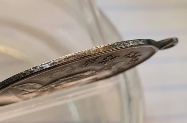 🟠041เหรียญลป.ไข่ วัดเชิงเลน มีจารยันต์ เนื้อสีเงินเก่า พระบ้านคุณตาสะสมไว้นานแล้วค่ะ รูปที่ 9