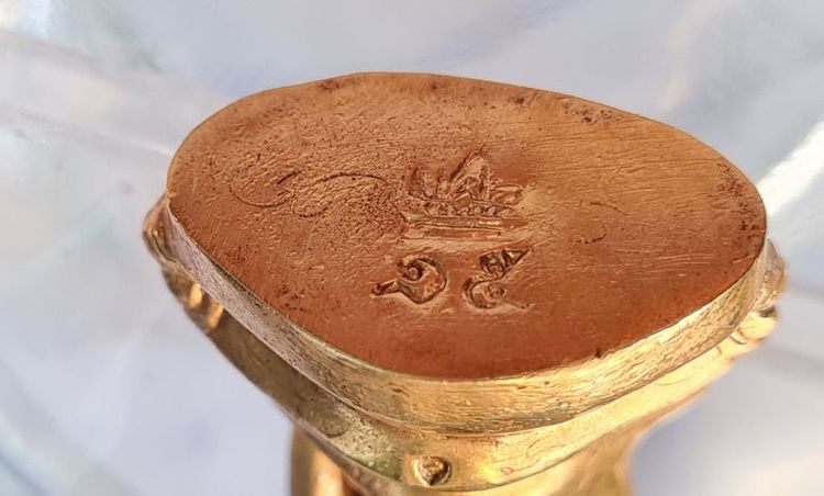 🟠013กริ่งลป.ทิม มีตอกโค๊ต เลข ๑๕ มีจารยันต์ เนื้อสีทองเก่า พระบ้านคุณตาสะสมไว้นานแล้วค่ะ รูปที่ 5