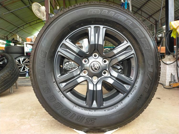 แม็กโตโยต้า ขอบ17 สีเดิม พร้อมยางบริสโตน  265 65 17 ปี23 ยางสวยทุกเส้นใส่ revo vigo fortuner