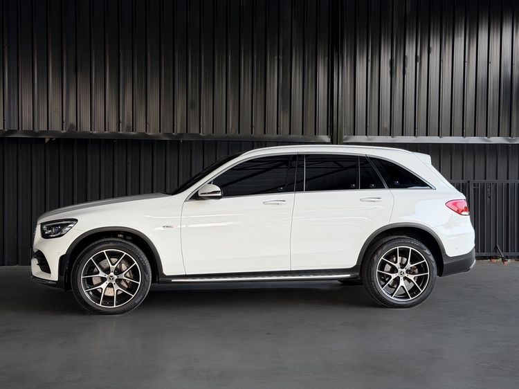 Mercedes-Benz GLC-Class 2022 GLC300e Utility-car ปลั๊กอินไฮบริด (PHEV) เกียร์อัตโนมัติ ขาว รูปที่ 4