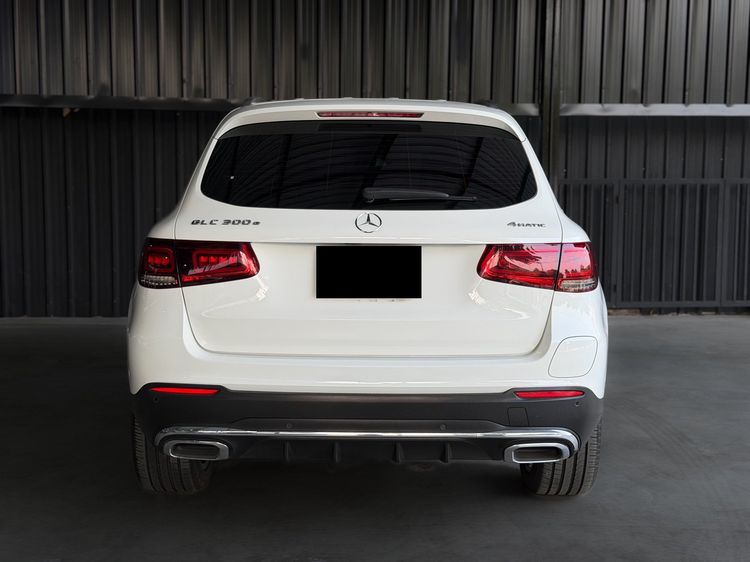 Mercedes-Benz GLC-Class 2022 GLC300e Utility-car ปลั๊กอินไฮบริด (PHEV) เกียร์อัตโนมัติ ขาว รูปที่ 3