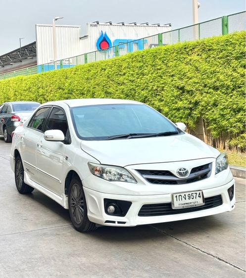 รถ Toyota Altis 1.8 TRD Sportivo สี ขาว