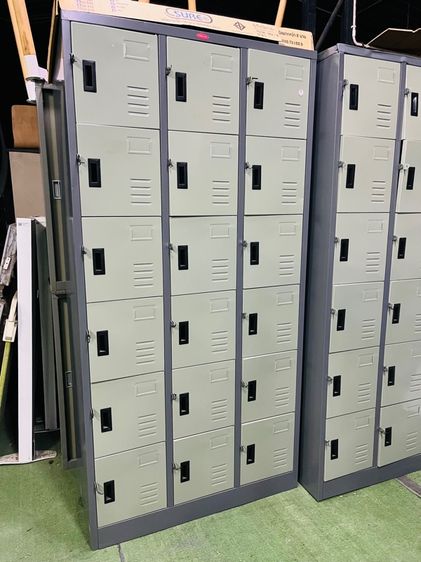 ตู้ล็อคเกอร์เหล็ก 18 ประตู ยี่ห้อ Prelude สีเทา