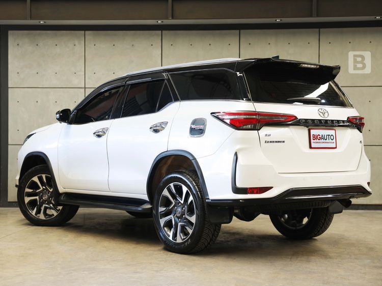 Toyota Fortuner 2021 2.8 Legender Black Top 4WD Utility-car ดีเซล ไม่ติดแก๊ส เกียร์อัตโนมัติ ขาว รูปที่ 4