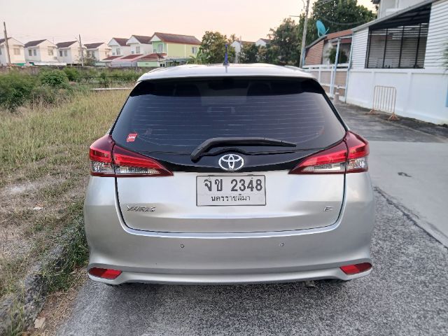 Toyota Yaris 2018 1.2 E Sedan เบนซิน ไม่ติดแก๊ส เกียร์อัตโนมัติ เทา รูปที่ 3