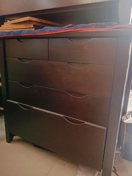 ตู้ลิ้นชักไม้ MDF ปิดผิวลายไม้ สีเข้ม – Index Furniture (มี 2 ใบ)