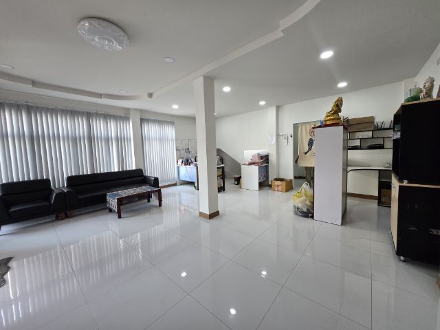 ให้เช่าโรงงานพร้อมบ้านพัก 2 ชั้น มีหอพักคนงาน 8 ห้อง เมืองสมุทรสาคร รูปที่ 2