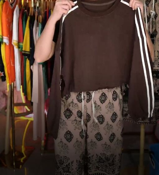กางเกงขาสั้นลายดอกไม้ 1200  กระโปรงยาวสีดำ860 เสื้อย่นสีชมพูและขาว699 รูปที่ 4