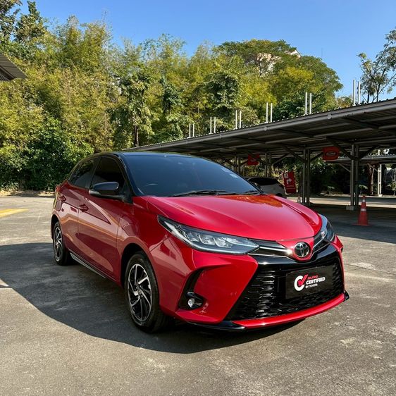 รถ Toyota Yaris 1.2 Sport Premium สี แดง