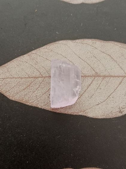 ก้อนดิบ kunzite 11.45 กะรัต รูปที่ 2