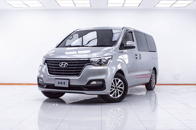 รถ Hyundai H-1  2.5 Maesto Touring สี เทา