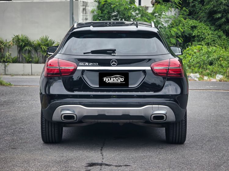 Mercedes-Benz GLA-Class 2019 GLA200 Sedan เบนซิน ไม่ติดแก๊ส เกียร์อัตโนมัติ ดำ รูปที่ 4