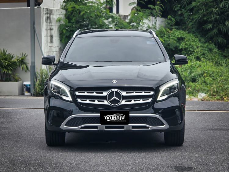 Mercedes-Benz GLA-Class 2019 GLA200 Sedan เบนซิน ไม่ติดแก๊ส เกียร์อัตโนมัติ ดำ รูปที่ 3