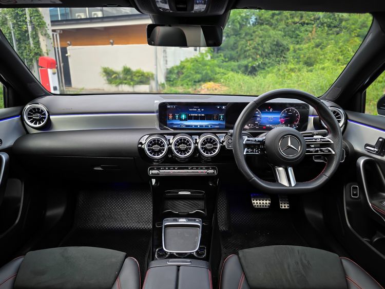 Mercedes-Benz A-Class 2023 A200 Sedan เบนซิน ไม่ติดแก๊ส เกียร์อัตโนมัติ ดำ รูปที่ 4