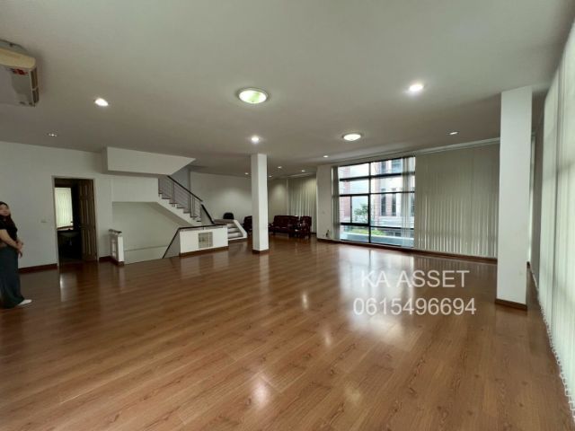 อื่นๆ สร้างเสร็จก่อน 2010 ไม่มี ใช่ ให้เช่าบ้านกลางเมือง Urbanion ลาดพร้าว–โชคชัย 4 (ยูนิตใหญ่ 4 ชั้น) รูปที่ 2