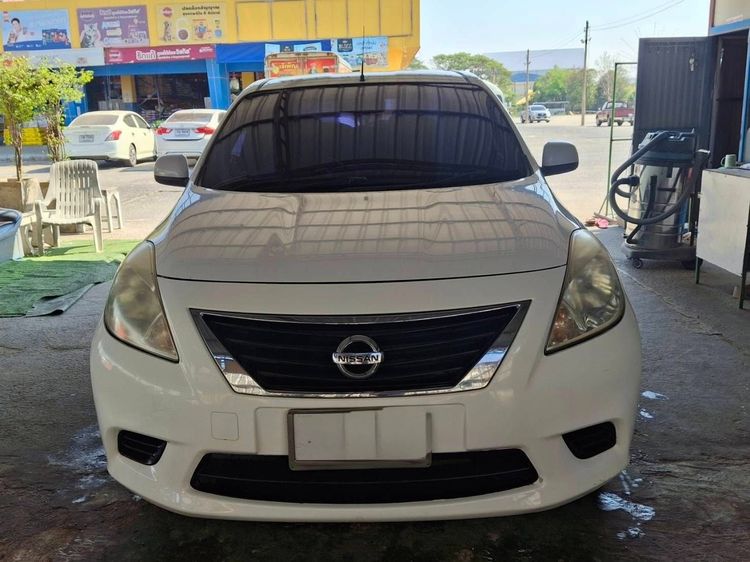 รถ Nissan Almera 1.2 V สี ขาว