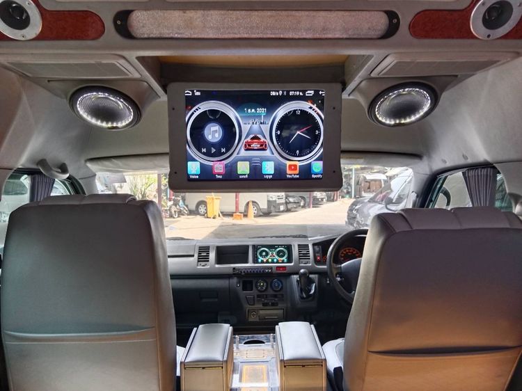 รถ Toyota Commuter 3.0 สี เทา