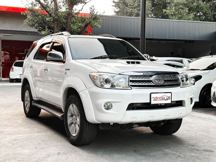 Toyota Fortuner 2010 3.0 V Utility-car ดีเซล เกียร์อัตโนมัติ ขาว รูปที่ 3