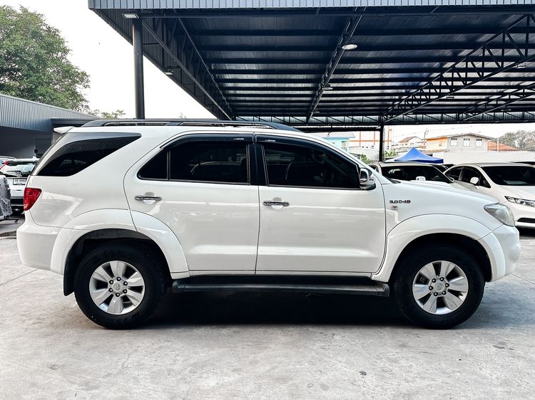 Toyota Fortuner 2010 3.0 V Utility-car ดีเซล เกียร์อัตโนมัติ ขาว รูปที่ 4