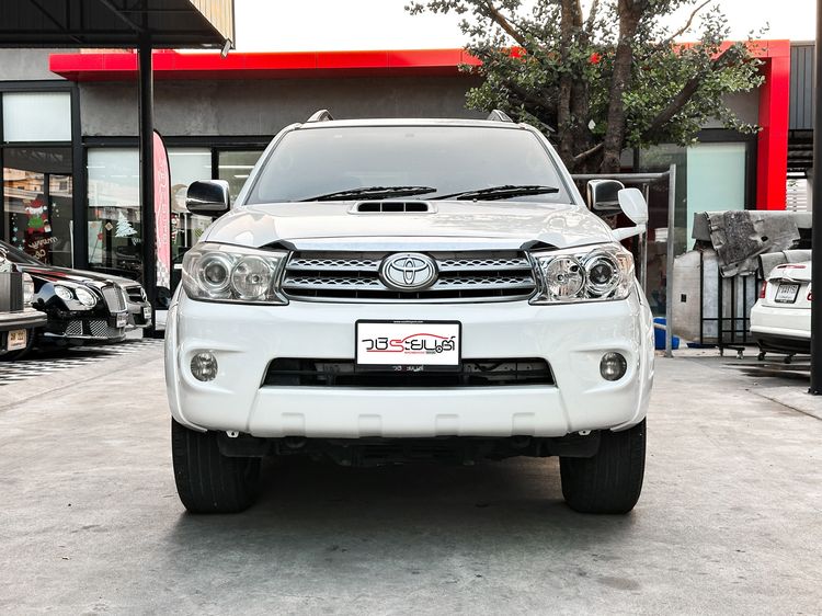 Toyota Fortuner 2010 3.0 V Utility-car ดีเซล เกียร์อัตโนมัติ ขาว รูปที่ 2
