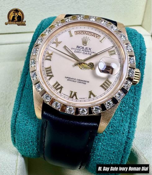 Rolex Day Date Ivory Roman Dial 18k Diamond Bezel รูปที่ 4