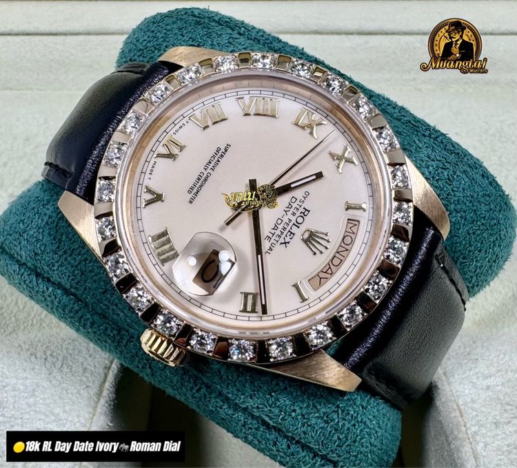 Rolex Day Date Ivory Roman Dial 18k Diamond Bezel รูปที่ 8