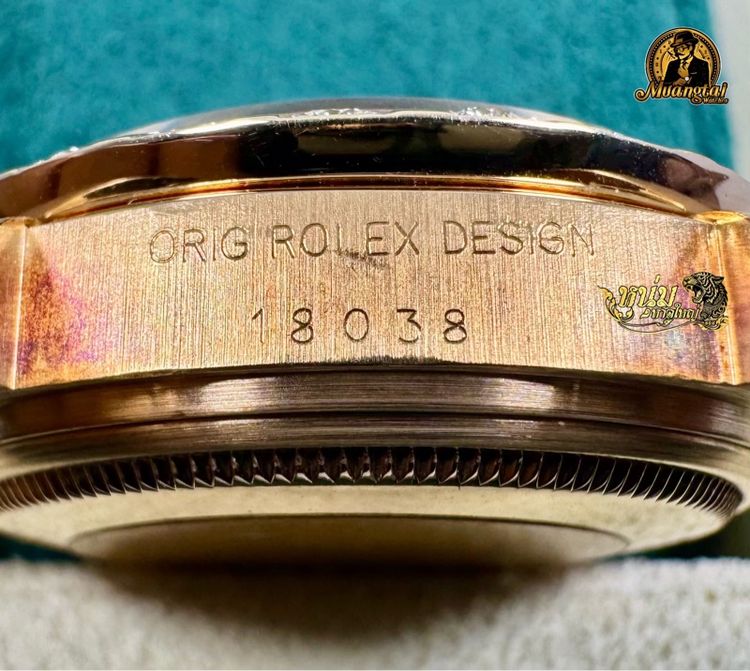 Rolex Day Date Ivory Roman Dial 18k Diamond Bezel รูปที่ 13