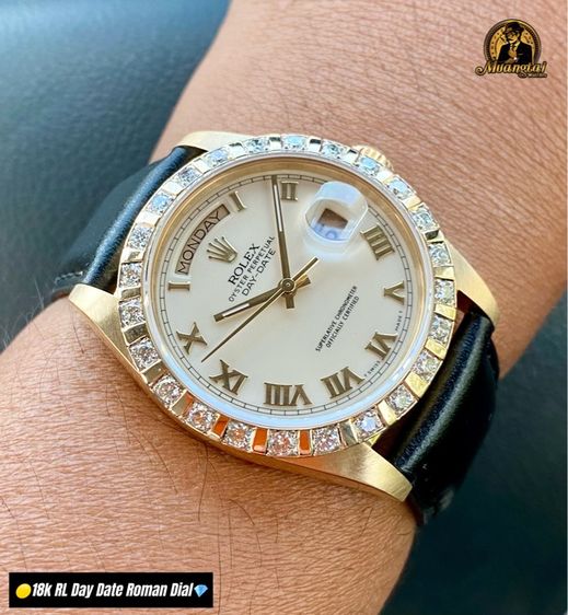 Rolex Day Date Ivory Roman Dial 18k Diamond Bezel รูปที่ 2