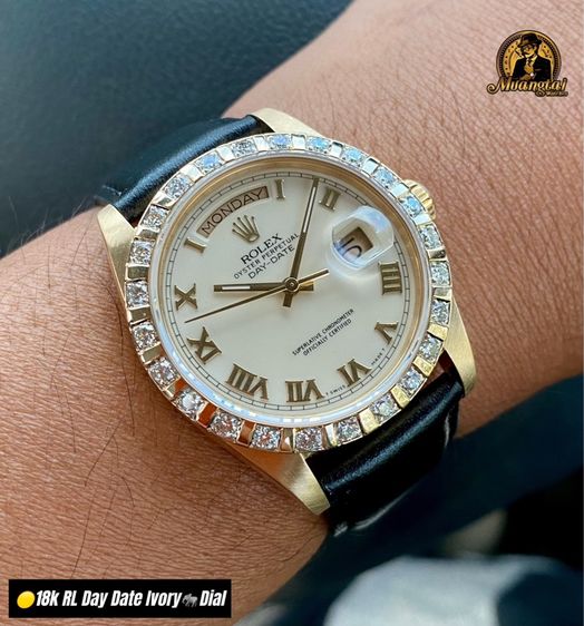 Rolex Day Date Ivory Roman Dial 18k Diamond Bezel รูปที่ 9