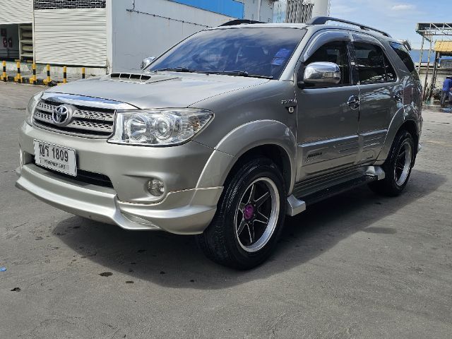รถ Toyota Fortuner 2.7 V 4WD สี เทา