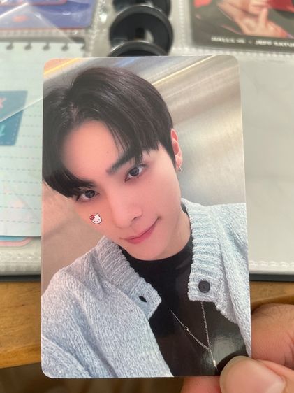 ของสะสมจาก sm entertainment เป็นการ์ด xiaojun Way V เสื้อดำมี ตน ตรงผม เป็นรอยขูด กรอบสีขาวไม่มี ตน แท้ทุกใบ ใบละ70บาท ขนาด5.3•8.3 รูปที่ 7