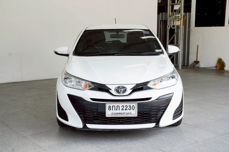 Toyota Yaris 2018 1.2 E Sedan เบนซิน ไม่ติดแก๊ส เกียร์อัตโนมัติ ขาว รูปที่ 2