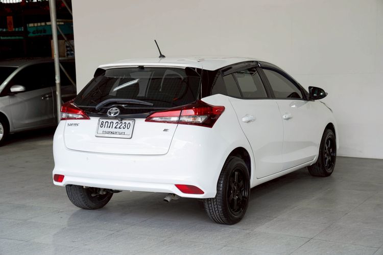 Toyota Yaris 2018 1.2 E Sedan เบนซิน ไม่ติดแก๊ส เกียร์อัตโนมัติ ขาว รูปที่ 4