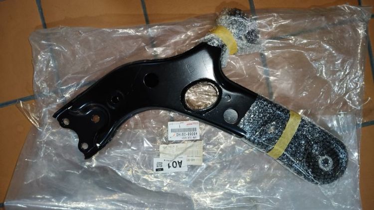 Alphard ggh20 ปีกนกล่าง แท้ Toyota 