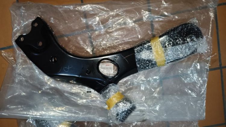 Alphard ggh20 ปีกนกล่าง แท้ Toyota  รูปที่ 2