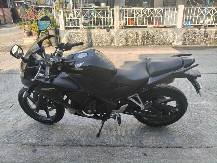 🛵ยังไงก็ขาย CBR300 ปี 57 เครื่องดี สีสวย สตาร์ทมือ รถบ้านพร้อมใช้งาน เปลี่ยนน้ำมันเครื่องฟรี ส่งฟรี30กิโล รูปที่ 2
